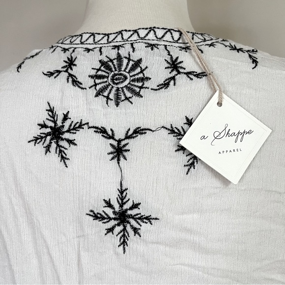New with Tags Gauzy Off White w/ Black Embroidered Rayon Short Sleeved Cardigan - Picture 4 of 4